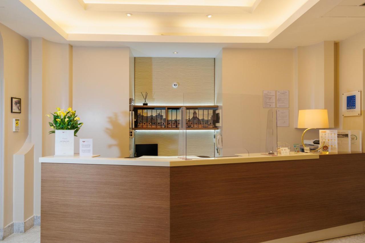 Hotel Camelia Rome Bagian luar foto